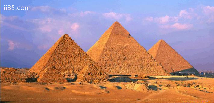 吉萨金字塔（埃及）