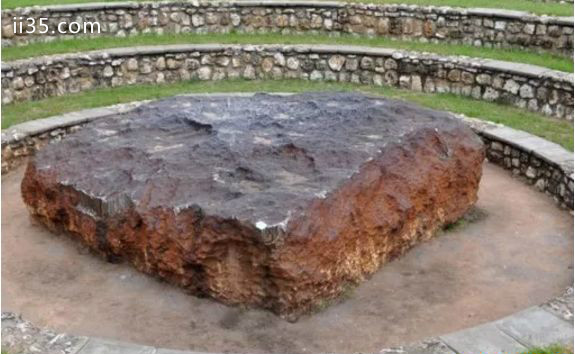 1 - 南非潮波西陨石（估计吨位重量：60）