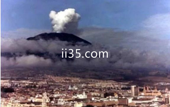 加拉斯火山，厄瓜多尔(大约高度：13392英尺)
