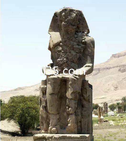 古埃及十大最壮观的纪念碑：曼农石像