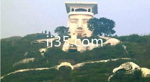中国十大最丑建筑之一：酆都玉皇大帝雕像