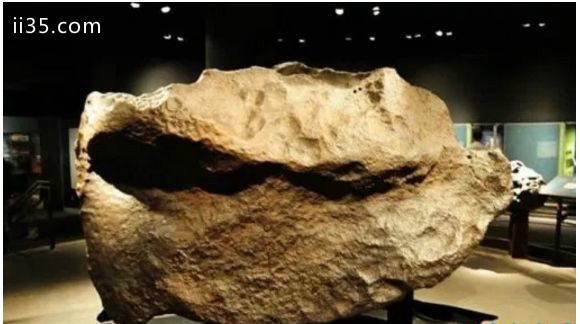 格林兰郡约克角阿尼希托陨石 （估计吨位重量：30.4）