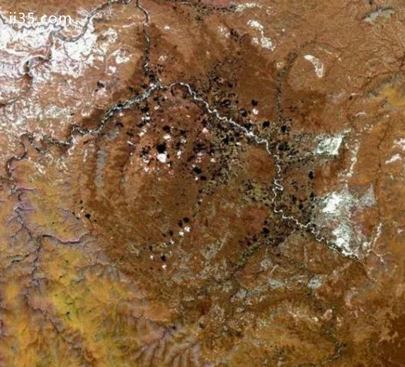 波皮盖陨石坑，俄罗斯(190英里直径)