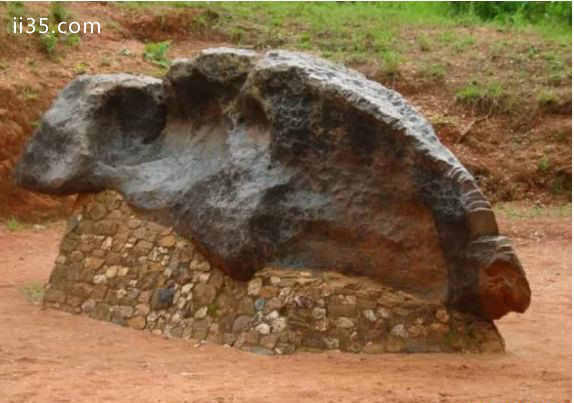 坦桑尼亚孟伯希陨石（估计吨位重量：26）