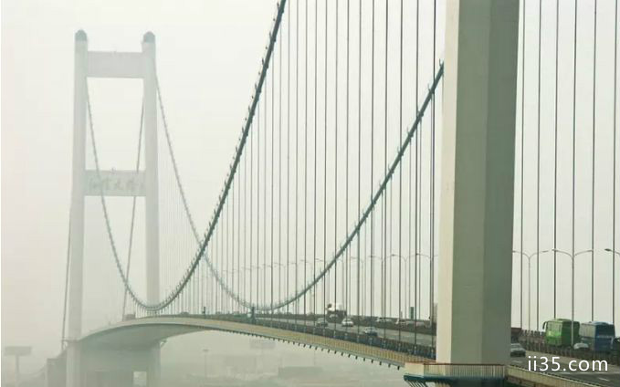 世界八大最长的悬索桥：中国江阴长江大桥 1385米