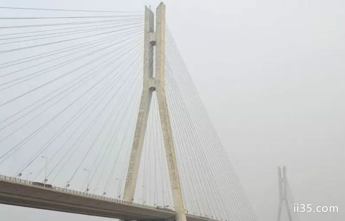 世界八大最长的悬索桥：中国南京长江第四大桥 1418米