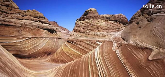 美国十大最美丽的旅游景点：犹他州和亚利桑那州的边境波浪谷