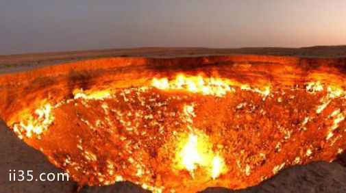 达尔瓦扎天然气坑洞，土库曼斯坦