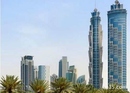迪拜万豪酒店，阿拉伯联合酋长国(约高：1,165英尺)