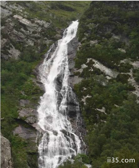 斯蒂尔瀑布，苏格兰(连续坠落高度：120米)