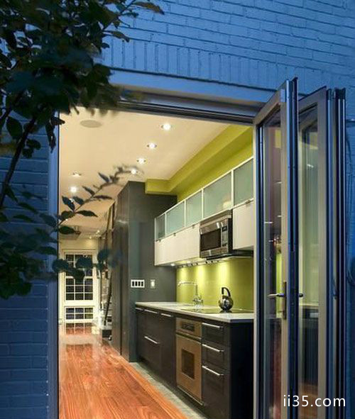 美式风格小户型厨房折叠门效果图