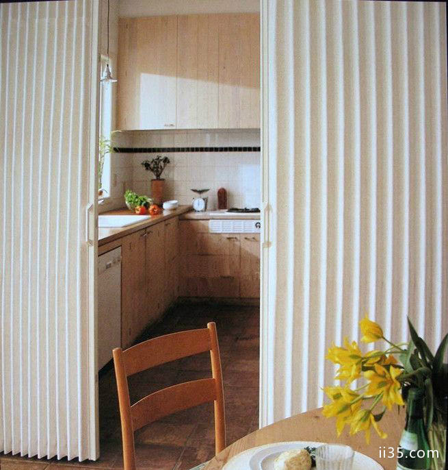 时尚小户型厨房折叠门效果图
