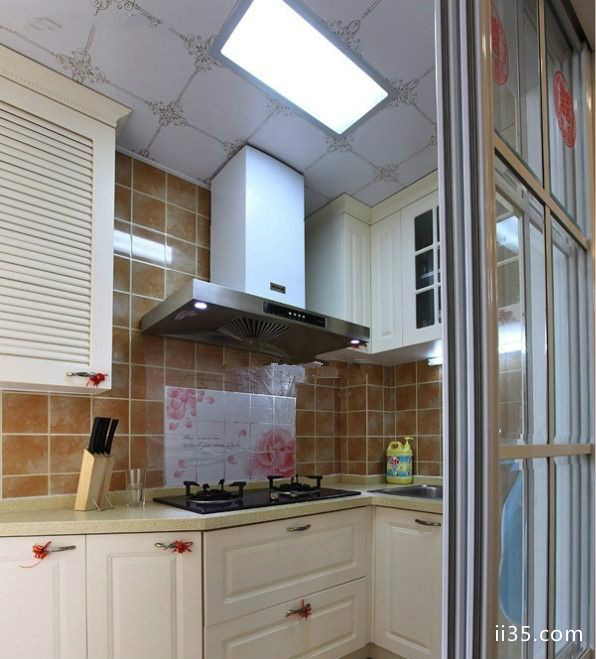 田园风小户型厨房折叠门效果图